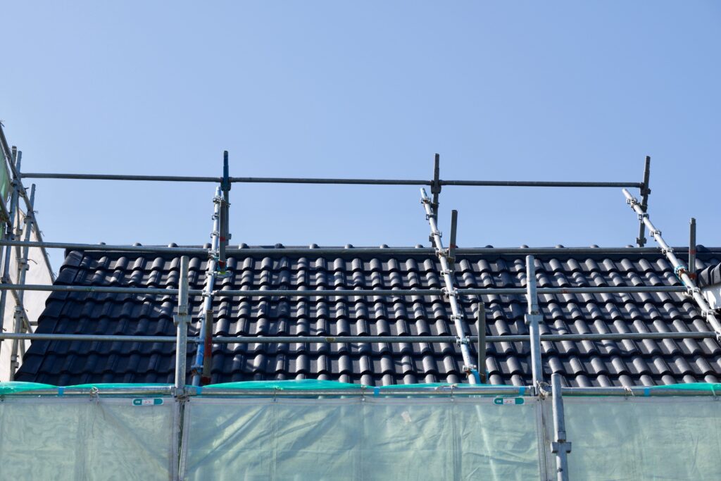 屋根塗装の種類と選び方を徹底解説！奈良県の株式会社Le-Homuが教える長持ちする屋根塗装の極意